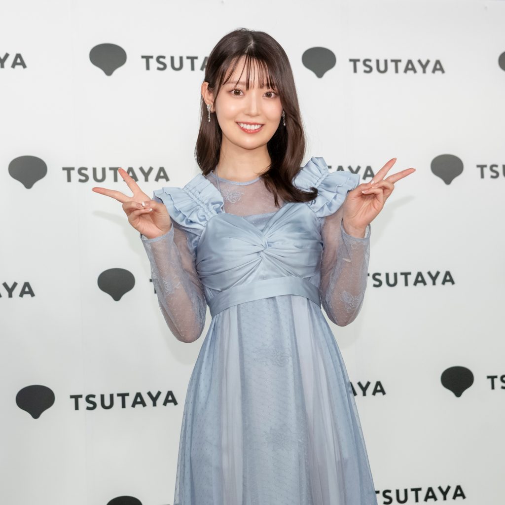 乃木坂46阪口珠美が1st写真集『青いバラ』発売記念取材会に出席