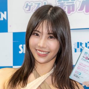 グラビアアイドル鈴木ふみ奈「毎年少しずつキスがうまくなっている」お手本は親友の天木じゅん