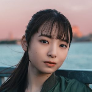 日向坂46の渡辺莉奈が大胆イメチェン！バッサリ切った髪型に、「乃木坂46の“伝説の卒業メンバー”に似ているかも」という声が多発