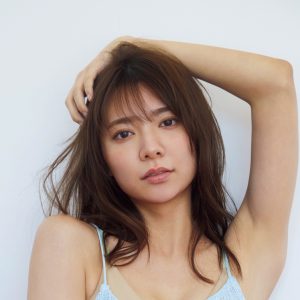 川津明日香 『週刊FLASH』初表紙を飾る、初夏にふさわしい爽やかグラビアショット