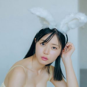 YouTuberいけちゃん、美肌まぶしい白バニー姿を披露