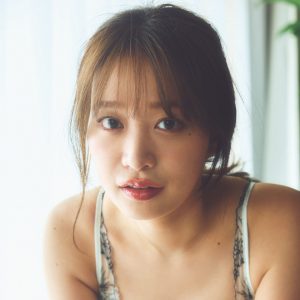 青井春、テーマパークデートからのお泊り…“プロ彼女”現る