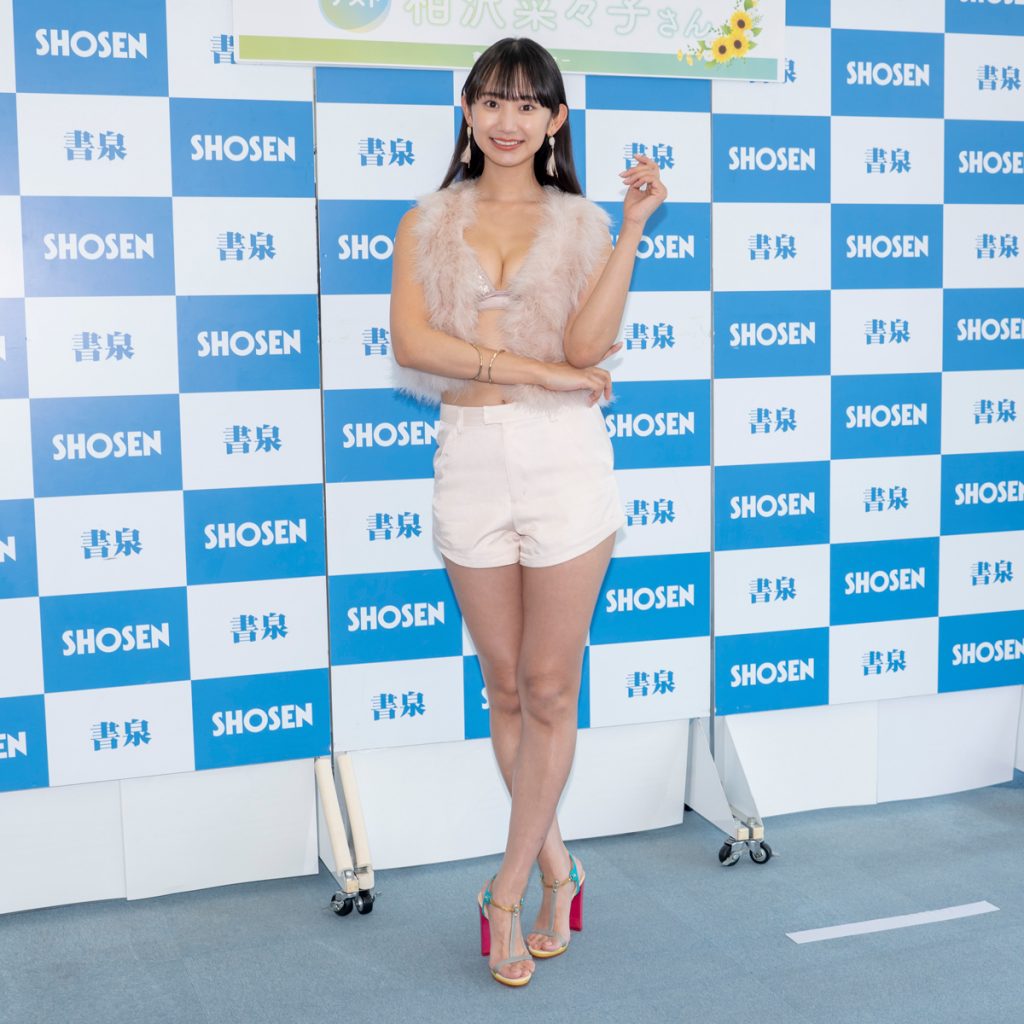 相沢菜々子1st写真集「N」発売記念取材会より