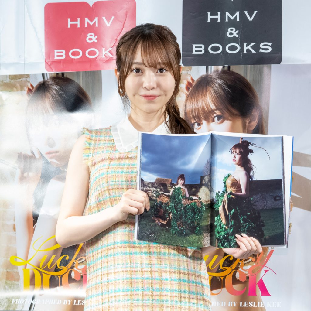 かとゆりが1st写真集「Lucky DUCK」発売記念取材会に出席