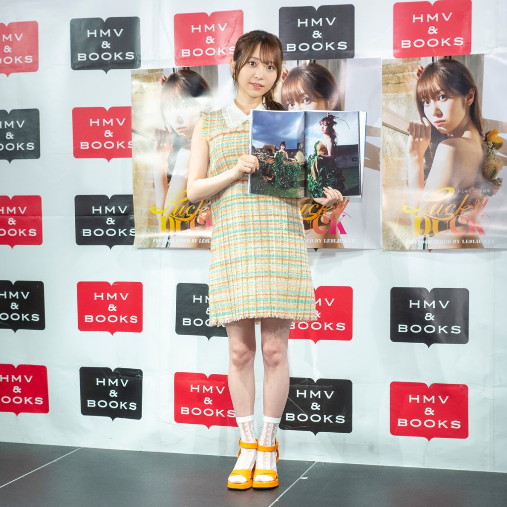 かとゆり1st写真集「Lucky DUCK」発売記念取材会より