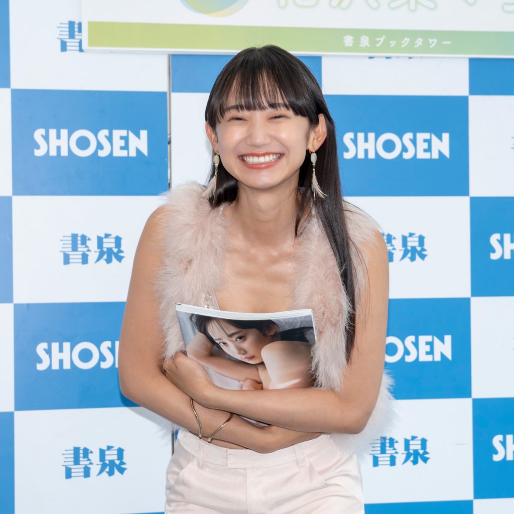 相沢菜々子1st写真集「N」発売記念取材会より