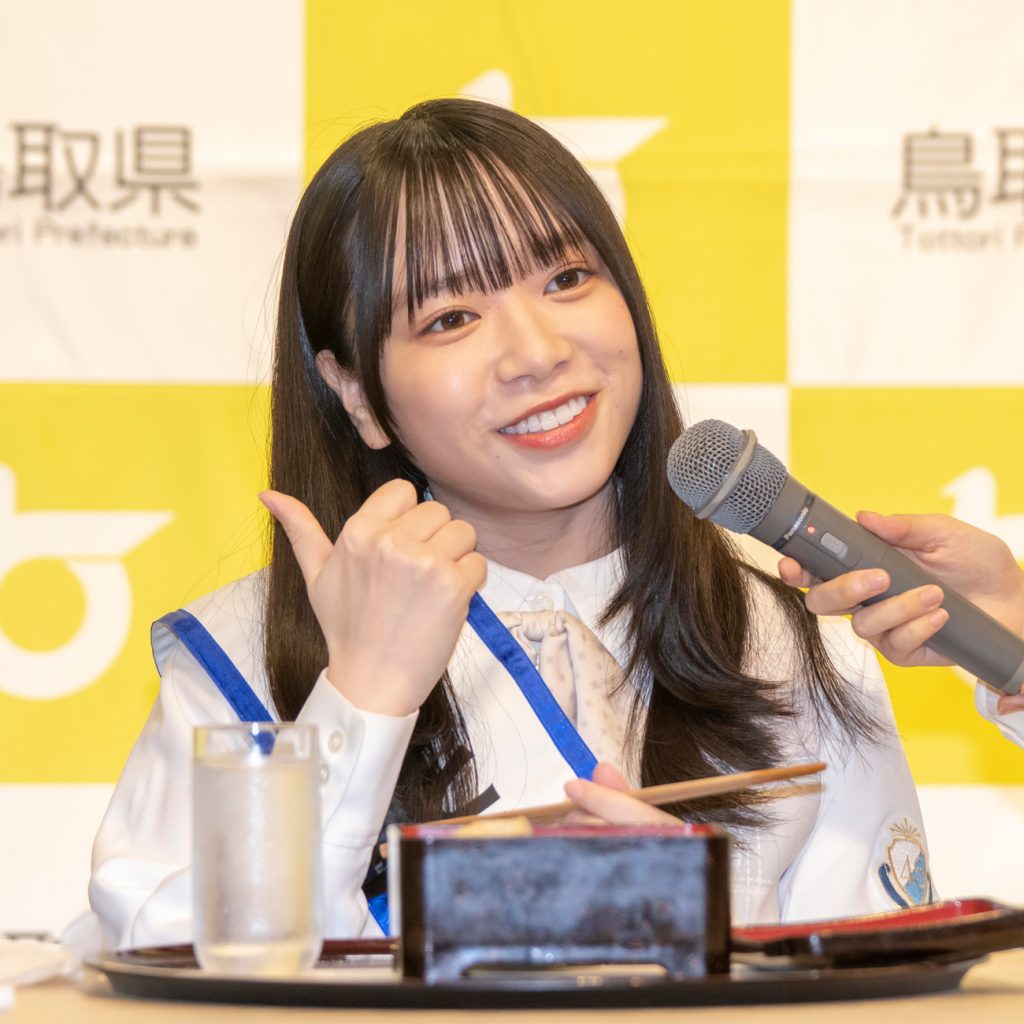 鳥取県「とっとりふるさと大使 委嘱状交付式」に出席した日向坂46山口陽世が『うまっぱる！』