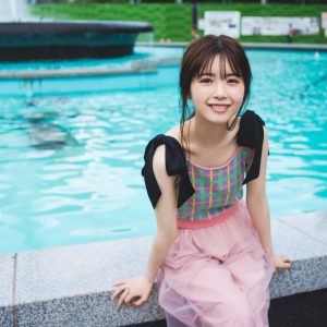 乃木坂46筒井あやめ、表紙＆巻頭グラビアを飾る！東京のど真ん中で新たな一面を写し出す