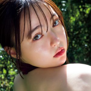 1st写真集発売目前…坂巻有紗、美背中あらわなグラビアショット