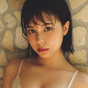 宮崎あみさ、1st写真集から約1年半ぶりの週プレグラビアショット…“ずっとキミを待っていた”