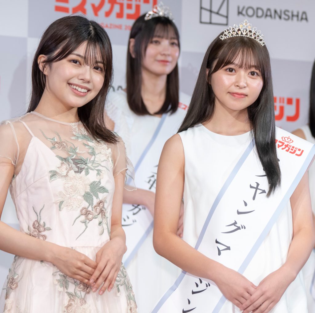 「ミスマガジン2024 グランプリ発表イベント」に出席した山本杏とプレゼンターを務めた松田実桜