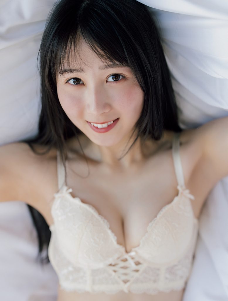 SKE48井上瑠夏1st写真集より