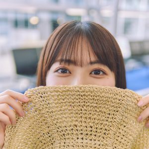 乃木坂46岩本蓮加1st写真集より移動中のナチュラルな姿を捉えた新カット解禁