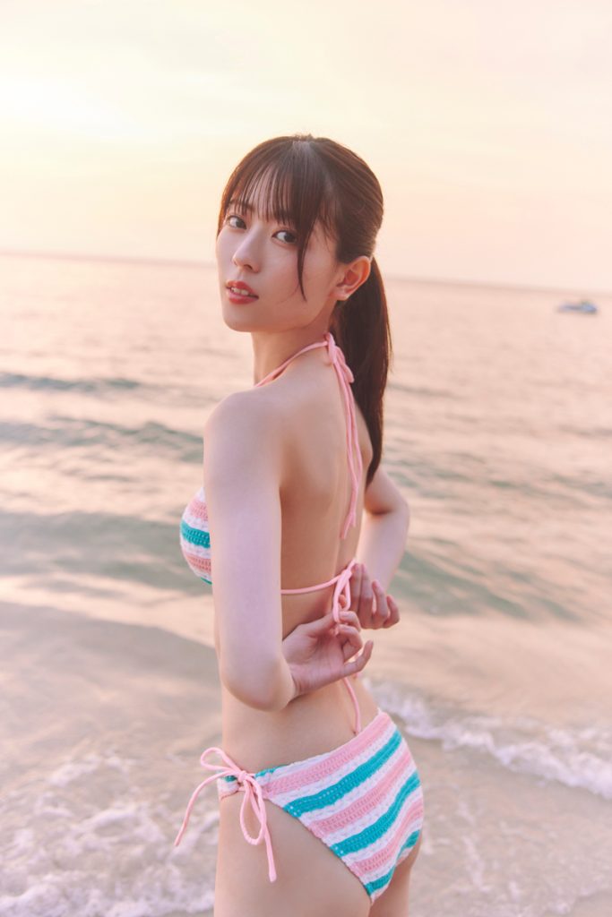 乃木坂46岩本蓮加1st写真集より