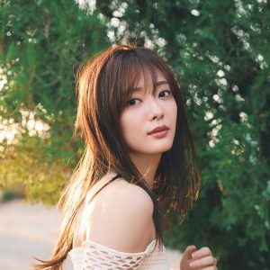 櫻坂46田村保乃「Buddiesのみんなもきっと好きなはず！」、2nd写真集より“裏表紙”カット＆秋元康氏帯コメ解禁