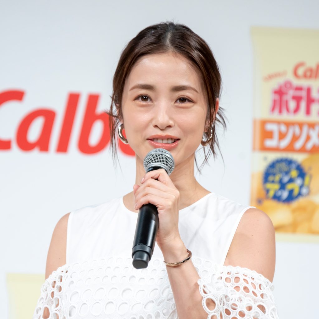 上戸彩がカルビー「ポテトチップス コンソメパンチ」リニューアル新CM発表会に出席