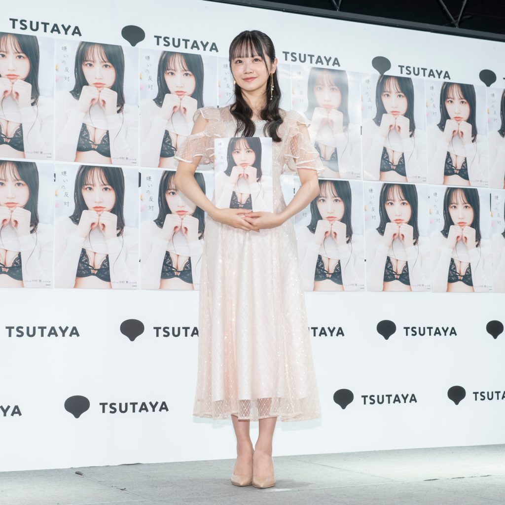 STU48中村舞が1st写真集『嫌いの反対』(宝島社)発売記念取材会に出席