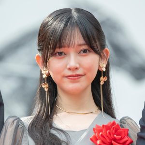 エレガントな装いの乃木坂46池田瑛紗が華を添える「JRA70周年特別展示『世界一までの蹄跡』」9月20日より開催