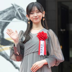 乃木坂46池田瑛紗がテープカットセレモニーに出席「貴重な作品ばかり」