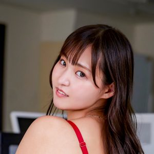 アイドルユニット「PRIMA.」愛沢雪乃、現役アイドルとは思えない大人の色気で誘惑