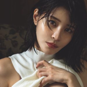 レジェンド岸明日香、6年ぶり『週プレ』グラビアに登場…ストイックな美ボディーを披露