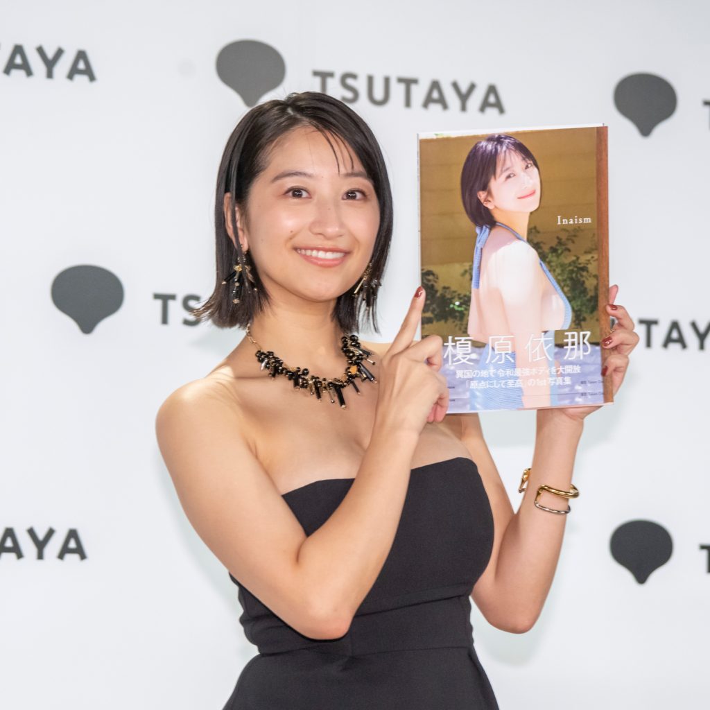 榎原依那が1st写真集「Inaism」発売記念取材会に出席