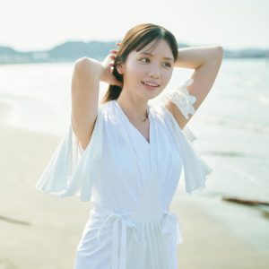 テレ東 田中瞳アナ初のフォト＆エッセイ表紙カット解禁…さまぁ～ずからの帯コメも公開