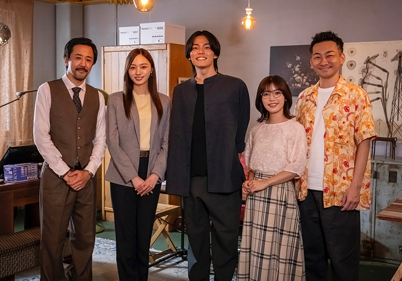 ドラマ『デスゲームで待ってる』に出演する濱津隆之、梅澤美波、日向亘、美山加恋、波岡一喜(写真左から)