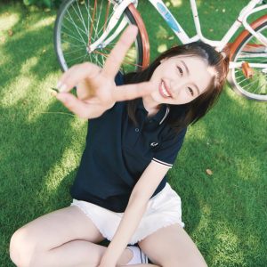 日向坂46佐々木美玲1st写真集より、ちょんまげ前髪ショットほか4種の裏表紙カット＆秋元康氏の“帯コメ”解禁