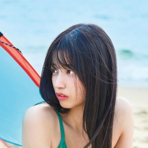 乃木坂46五百城茉央 初の水着ショット解禁…美しいボディーラインと大人な表情にくぎづけ