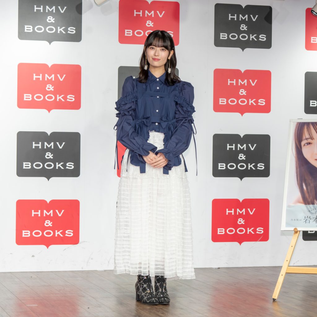 乃木坂46・岩本蓮加が1st写真集『いたずらな風』(竹書房)出版記念記者会見に出席