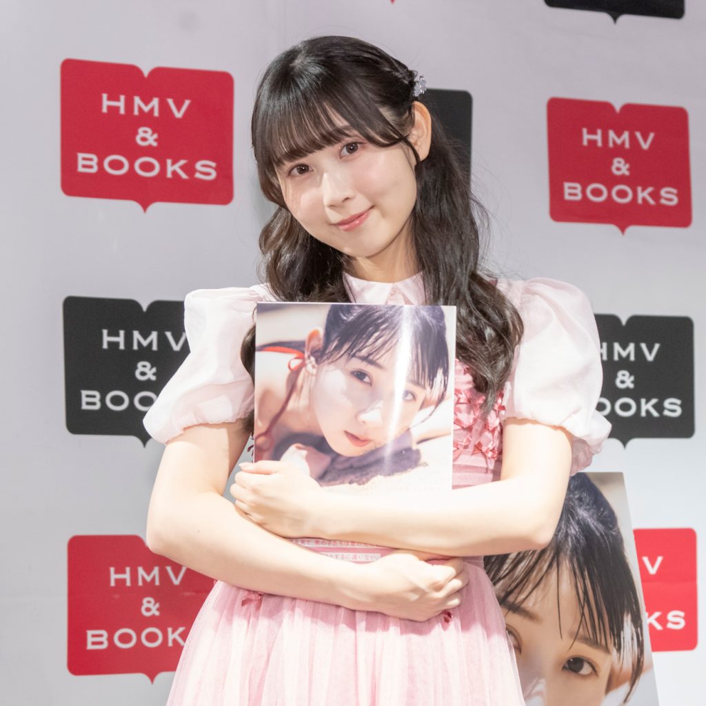 SKE48井上瑠夏が1st写真集『僕から先に言わせてくれ』(扶桑社)発売記念取材会に出席