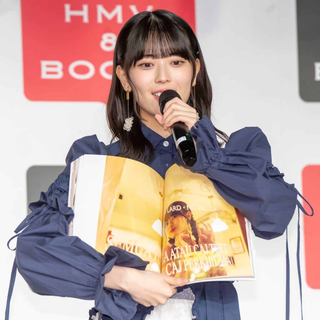 乃木坂46・岩本蓮加が1st写真集『いたずらな風』(竹書房)出版記念記者会見に出席