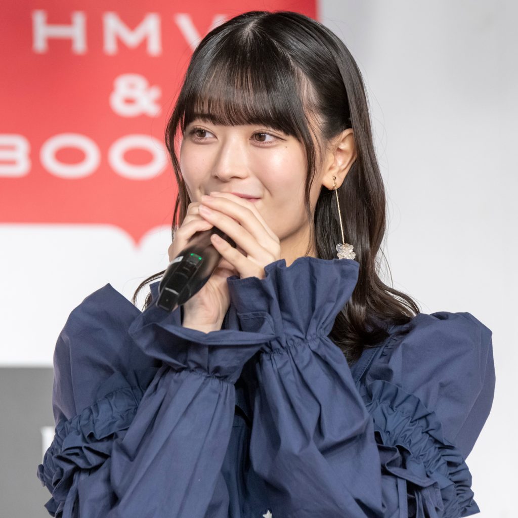 乃木坂46・岩本蓮加が1st写真集『いたずらな風』(竹書房)出版記念記者会見に出席