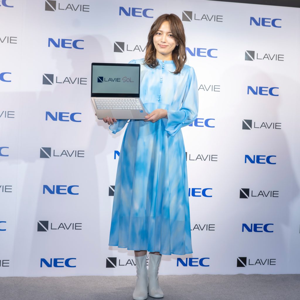 川口春奈がNECパーソナルコンピュータ Z世代向け新PC「LAVIE SOL」新CM発表会に出席