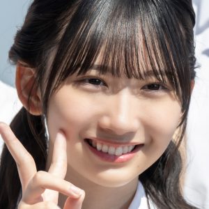 日向坂46藤嶌果歩、シャツ×ミニスカコーデを披露で「スタイル抜群」「まさに全身アイドル」の声