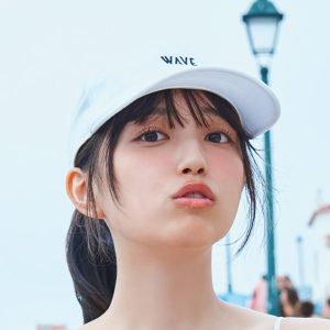 乃木坂46五百城茉央、スクール水着姿でビーチバレーに飛び入り参加！1st写真集『未来の作り方』先行カット公開