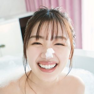 日向坂46佐々木美玲1st写真集より泡風呂カット解禁「帰国した翌日も自宅で泡のお風呂をやってみちゃいました」