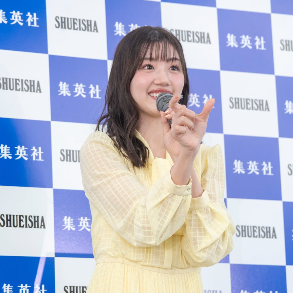 日向坂46・佐々木美玲が1st写真集『陽射しのパレード』(集英社)出版記念取材会に出席