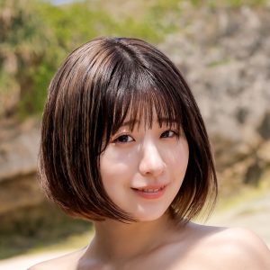 新人グラビアアイドルやしろじゅり。、小悪魔的なメイド役となって御主人様を誘惑