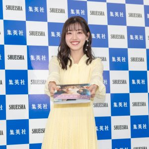 日向坂46佐々木美玲「やっぱりアオザイは着てみたい」お気に入り衣装はサイリウムカラーが印象的な1枚