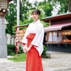 日向坂46正源司陽子、かわいすぎる巫女さん姿…『週プレ』表紙＆巻頭を飾る