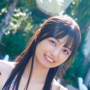 乃木坂46五百城茉央1st写真集『未来の作り方』より美しさ際立つ花柄ビキニの封入ポストカード解禁