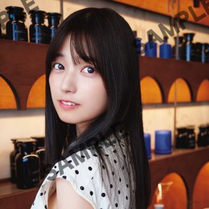 乃木坂46五百城茉央、ノースリーブの水玉タイトワンピ姿を披露…ランダム封入特典ポストカード第2弾解禁