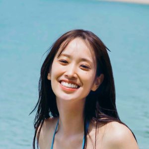 日向坂46佐々木久美1st写真集より初の水着カット解禁！ヘルシーかつ抜群のプロポーションを披露