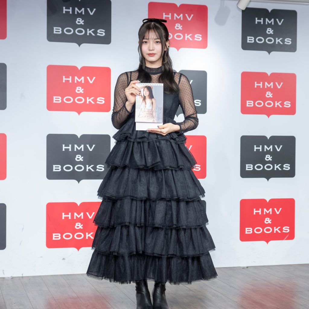 黒嵜菜々子が「卓上 黒嵜菜々子2025カレンダー」発売記念取材会に出席