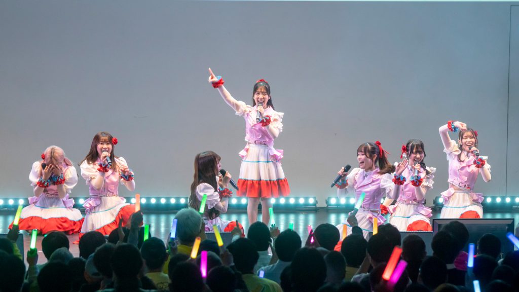 ラフ×ラフpresents『アイドル天下一大喜利武道会』より、英単語問題をあっさり回答する吉村萌南