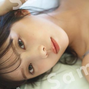 乃木坂46与田祐希、キャミワンピース姿でゴロゴロ「本当に眠くなっちゃいました」