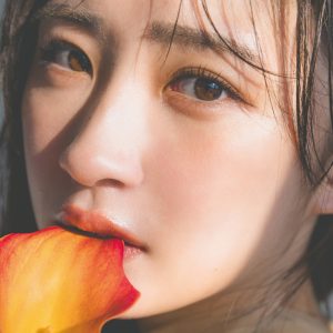 元HKT48松本日向、色彩豊かな衣装から水着姿まで…4月始まりカレンダー発売決定