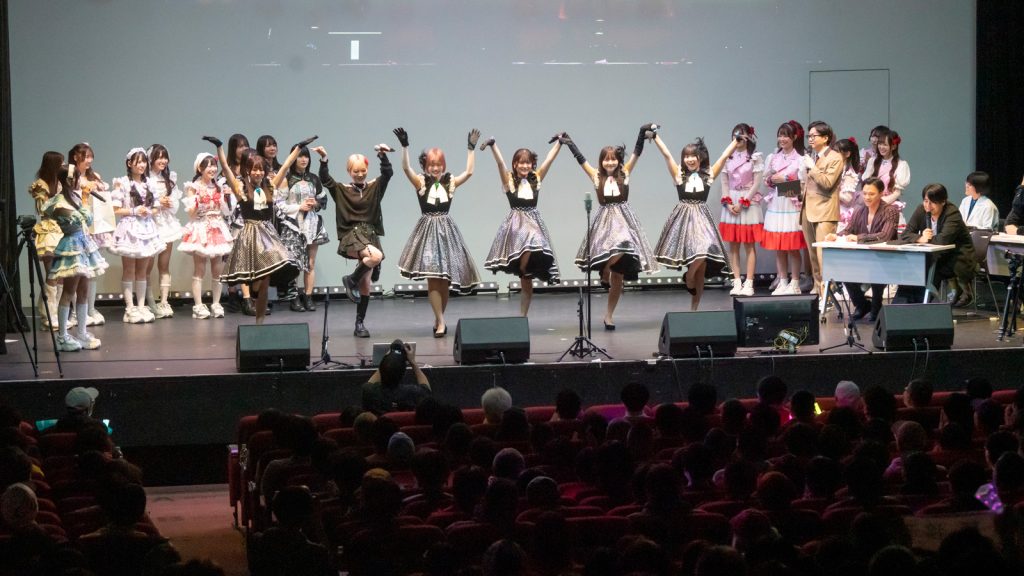 ラフ×ラフpresents『アイドル天下一大喜利武道会』より、「一番おいしくない」というフジコーズが特別に“カラス”